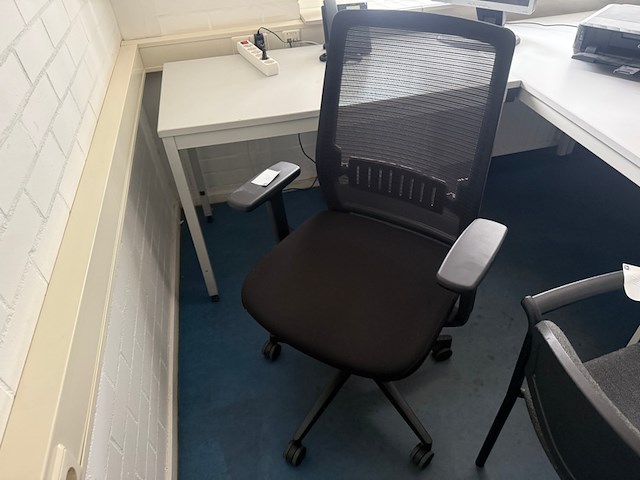 2x hoekbureau met 6x diverse stoel - afbeelding 5 van  6