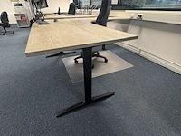2x hoekbureau met bureaustoel, ahrend, mehes, eiken/zwart - afbeelding 4 van  10
