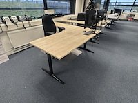 2x hoekbureau met bureaustoel, ahrend, mehes, eiken/zwart - afbeelding 7 van  10