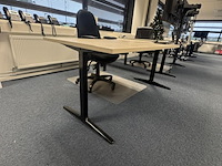 2x hoekbureau met bureaustoel, ahrend, mehes, eiken/zwart - afbeelding 8 van  10