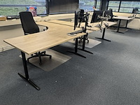 2x hoekbureau met bureaustoel, ahrend, mehes, eiken/zwart - afbeelding 2 van  7