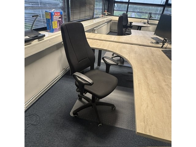 2x hoekbureau met bureaustoel, ahrend, mehes, eiken/zwart - afbeelding 4 van  7