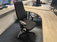 2x hoekbureau met bureaustoel, ahrend, mehes, eiken/zwart - afbeelding 4 van  7