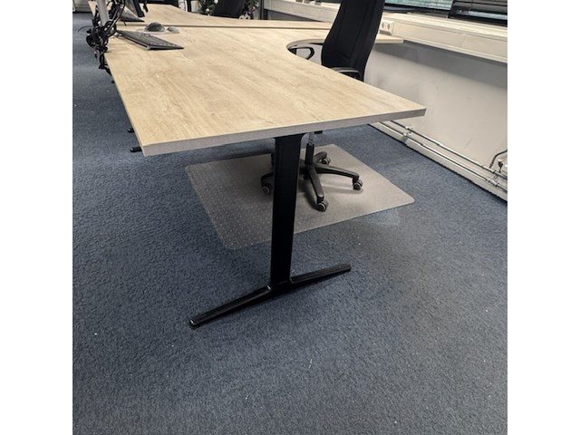 2x hoekbureau met bureaustoel, ahrend, mehes, eiken/zwart - afbeelding 5 van  7