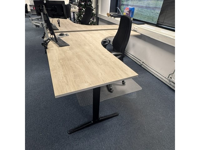 2x hoekbureau met bureaustoel, ahrend, mehes, eiken/zwart - afbeelding 6 van  7