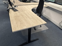 2x hoekbureau met bureaustoel, ahrend, mehes, eiken/zwart - afbeelding 6 van  7