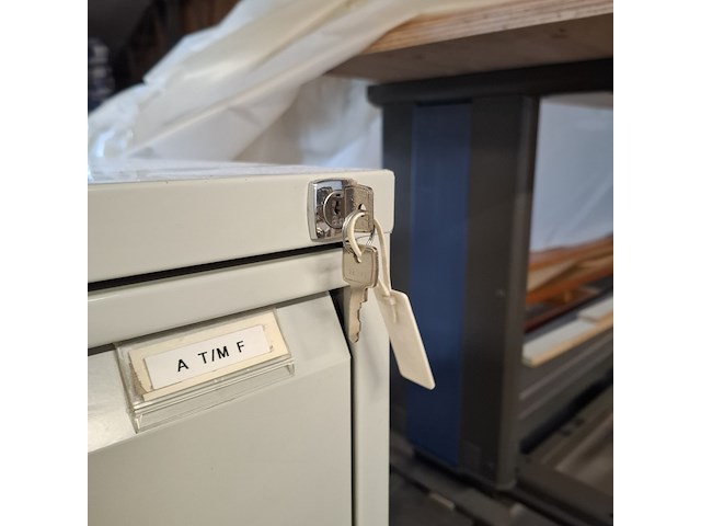 2x hoekopstelling bureau deels in hoogte verstelbaar - afbeelding 3 van  24