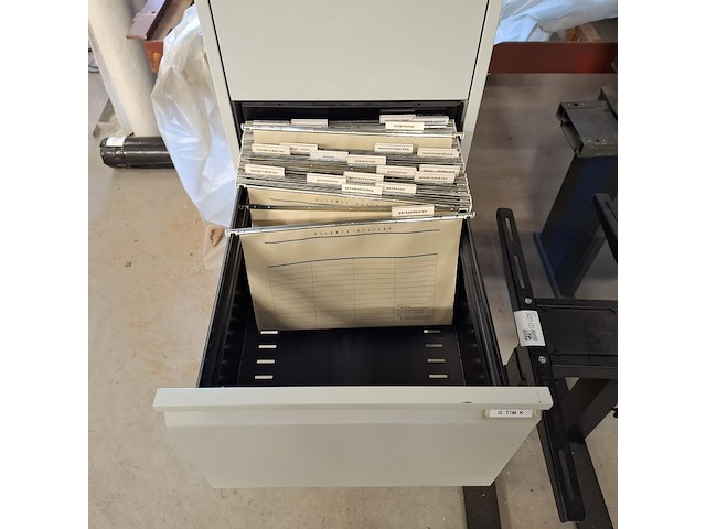 2x hoekopstelling bureau deels in hoogte verstelbaar - afbeelding 15 van  24