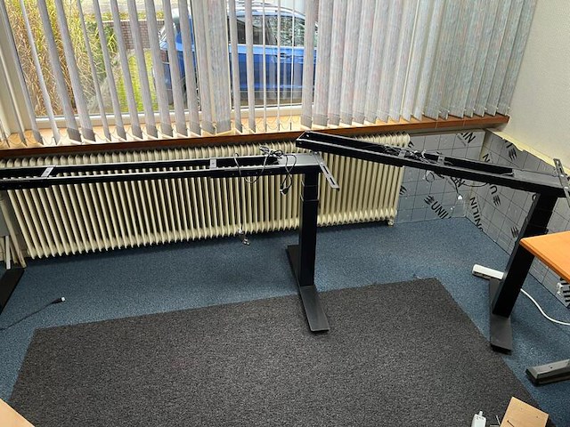 2x hoekopstelling bureau deels in hoogte verstelbaar - afbeelding 20 van  24