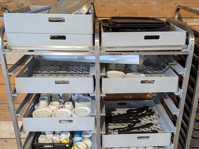 2x horeca korvenwagen, metos & pujadas, incl. inhoud - afbeelding 4 van  8