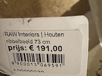 2x houten beeld en vaas raw interiors en wp - afbeelding 3 van  7