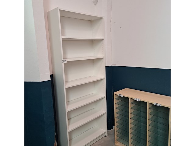 2x houten kast - afbeelding 1 van  5