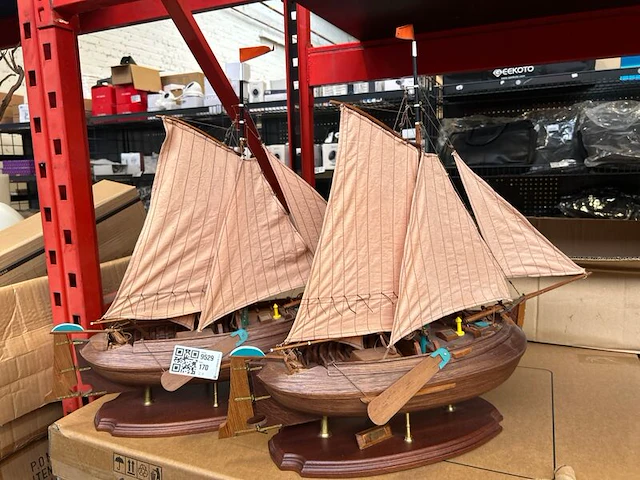 2x houten modelschip - afbeelding 1 van  7