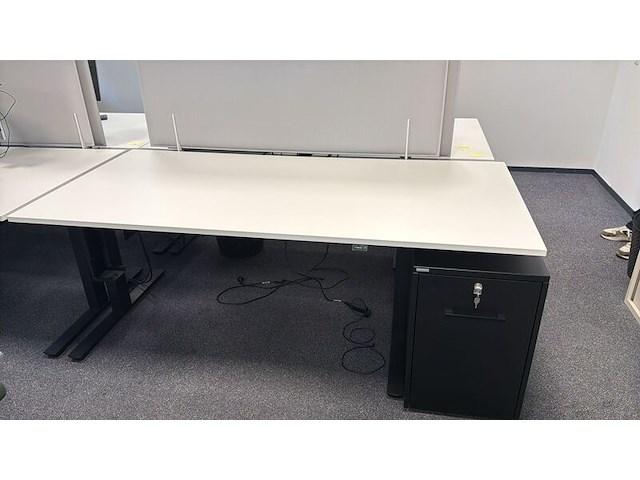 2x in hoogte verstelbaar bureau - afbeelding 1 van  3