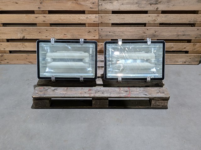 2x inductie schijwerper, lvd, zs11000-200 flood lighting - afbeelding 1 van  6