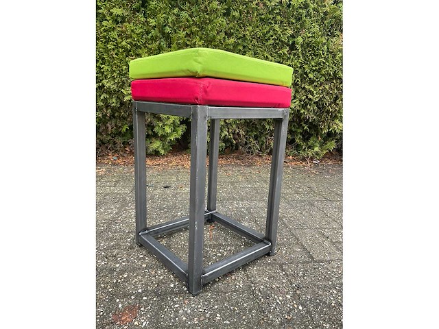 (2x) industriële kruk - voorzien van twee gekleurde zittingen - afbeelding 2 van  12