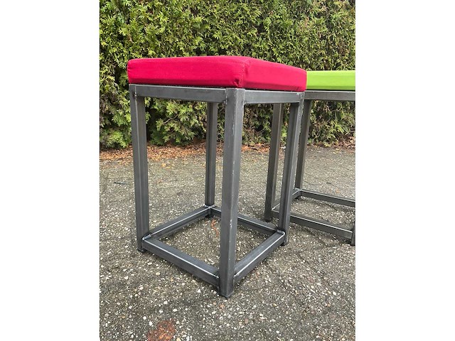 (2x) industriële kruk - voorzien van twee gekleurde zittingen - afbeelding 7 van  12