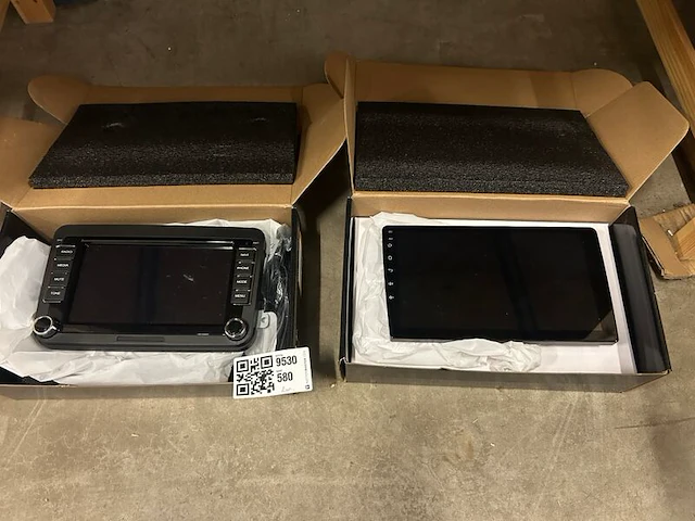 2x infotainment- of head-units, w.o. navibop - afbeelding 1 van  8