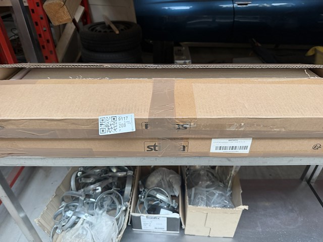 2x inhoud stellingvak diversen w.o. wandborden en bouwmaterialen - afbeelding 2 van  4