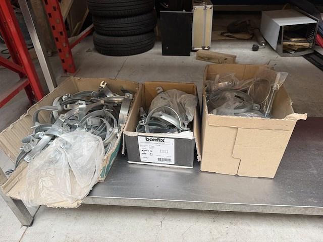 2x inhoud stellingvak diversen w.o. wandborden en bouwmaterialen - afbeelding 4 van  4
