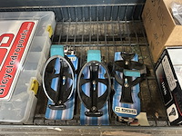 2x inhoud stellingvak racefiets onderdelen en accessoires, w.o. shimano, sigg - afbeelding 6 van  8