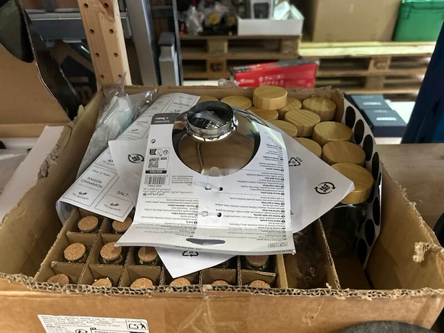 2x inhoud stellingvak w.o. keukengerei, servies w.o. wacaco - afbeelding 4 van  9
