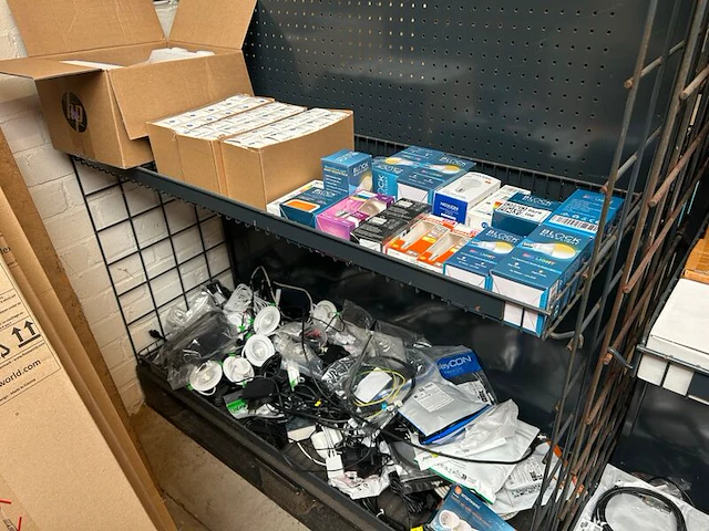 2x inhoud stellingvak w.o. led lampen, w.o. osram, philips, noxion - afbeelding 1 van  10