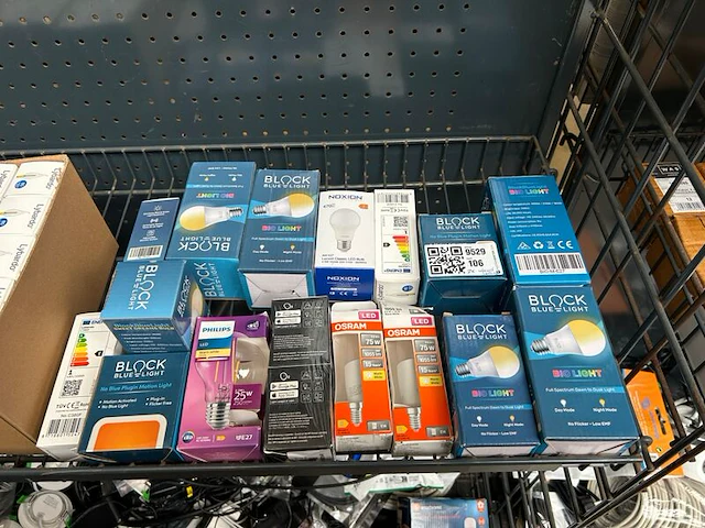 2x inhoud stellingvak w.o. led lampen, w.o. osram, philips, noxion - afbeelding 3 van  10