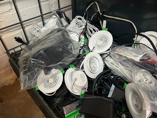 2x inhoud stellingvak w.o. led lampen, w.o. osram, philips, noxion - afbeelding 6 van  10