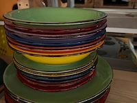 2x inhoud stellingvak w.o. servies en keukenbenodigheden - afbeelding 3 van  8