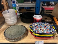 2x inhoud stellingvak w.o. servies en keukenbenodigheden - afbeelding 5 van  8