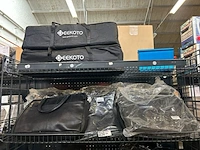 2x inhoud stellingvak w.o. tassen w.o. geekoto