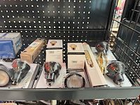 2x inhoud stellingvak w.o. woonaccessoires, verlichting - afbeelding 2 van  10