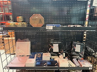 2x inhoud stellingvak w.o. woonaccessoires, verlichting - afbeelding 1 van  10