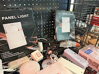 2x inhoud stellingvak w.o. woonaccessoires, verlichting - afbeelding 6 van  10