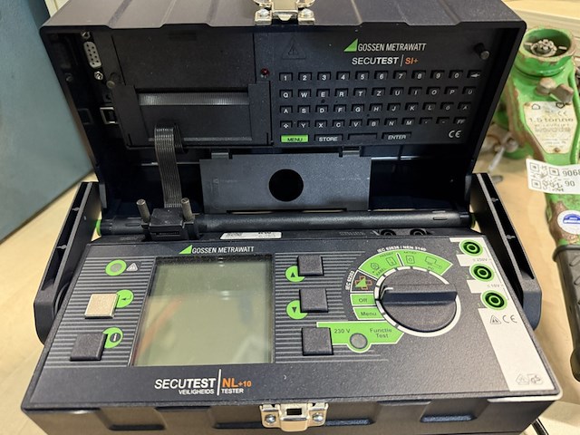 2x installatietester, de gossen metrawatt, rs 232 - afbeelding 2 van  3