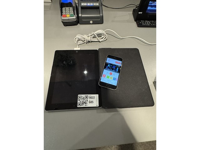 2x ipad en iphone - afbeelding 1 van  6