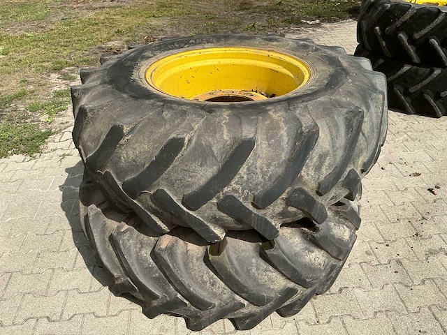 2x jcb sitemaster 18.4-26 wiel met zware stalen 26" 10-gats velg - afbeelding 1 van  4