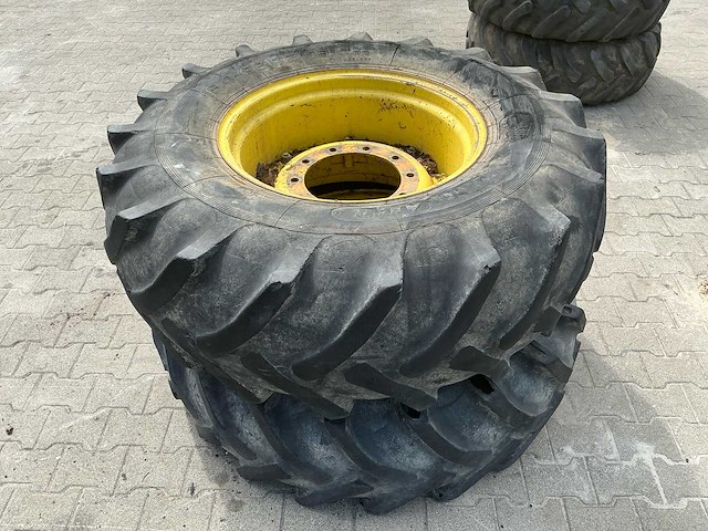 2x jcb sitemaster 18.4-26 wiel met zware stalen 26" 10-gats velg - afbeelding 3 van  4