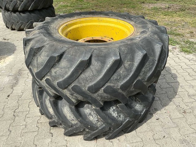 2x jcb sitemaster 18.4-26 wiel met zware stalen 26" 10-gats velg - afbeelding 4 van  4