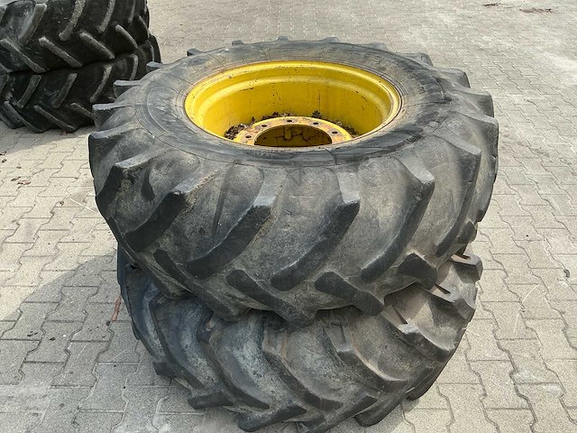 2x jcb sitemaster 18.4-26 wiel met zware stalen 26" 10-gats velg - afbeelding 1 van  1