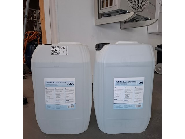 2x jerrycan a 20 liter gedemineraliseerd water - afbeelding 1 van  2