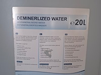 2x jerrycan a 20 liter gedemineraliseerd water - afbeelding 2 van  2