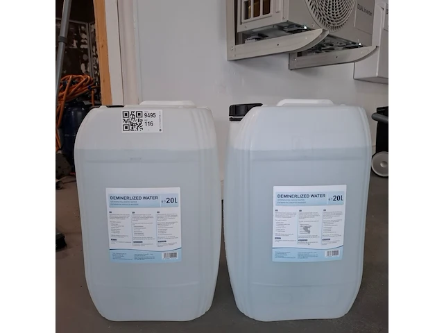 2x jerrycan a 20 liter gedemineraliseerd water - afbeelding 1 van  2