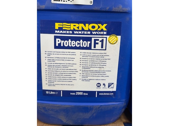 2x jerrycan en fles cleaner en protector fernox, protector f1 en cleaner f3 - afbeelding 2 van  4