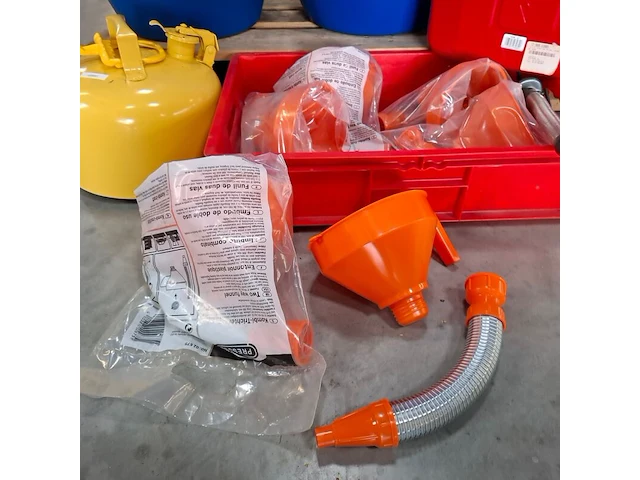 2x jerrycan met 6x trechter - afbeelding 4 van  4