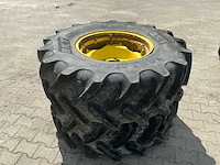 2x john deere/gkn 24" wielen met bkt agrimax rt 855 420/85r24 banden – 8-gats - afbeelding 5 van  11