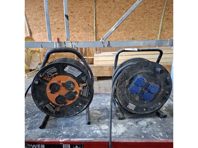 2x kabelhaspel 230v - afbeelding 1 van  3