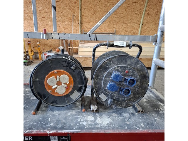 2x kabelhaspel 230v - afbeelding 1 van  3