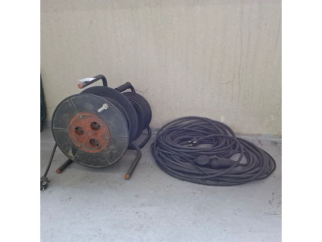 2x kabelhaspel met verlengsnoer, 230v - afbeelding 1 van  3